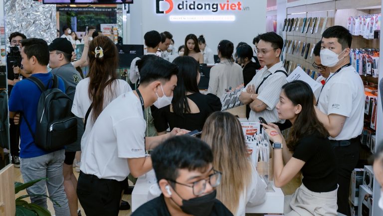 Di Động Việt mở bán sớm, trả máy tất cả khách hàng đặt cọc iPhone 15 series