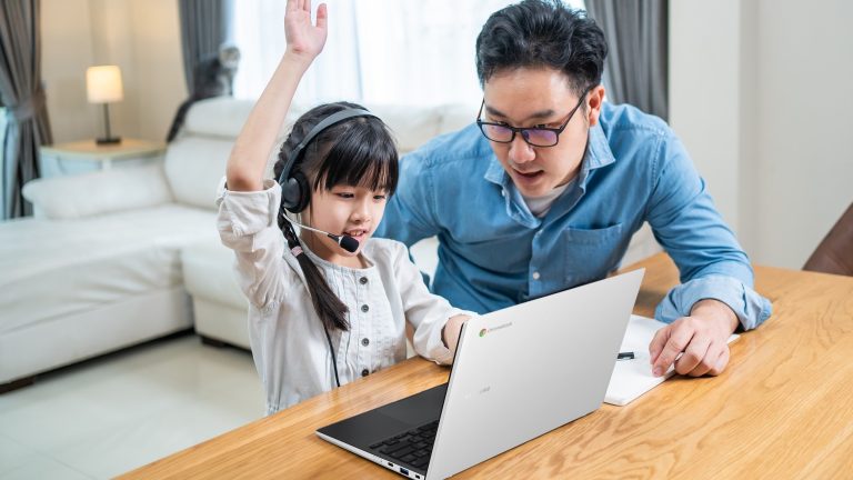 Samsung chính thức giới thiệu máy tính Galaxy Chromebook Go tại Việt Nam