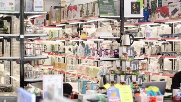 FPT Shop triển khai chương trình sale cuối năm, ưu đãi đến 70% giá