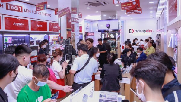 Loạt điện thoại, phụ kiện công nghệ ưu đãi đến 60% cùng cơ hội trúng vàng 9999
