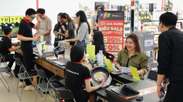 FPT Shop triển khai chương trình ưu đãi dành cho khách mua sắm dịp Tết Giáp Thìn 2024