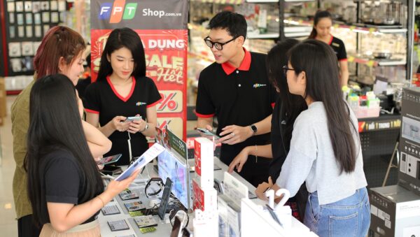 FPT Shop triển khai chương trình ưu đãi dành cho khách mua sắm dịp Tết Giáp Thìn 2024
