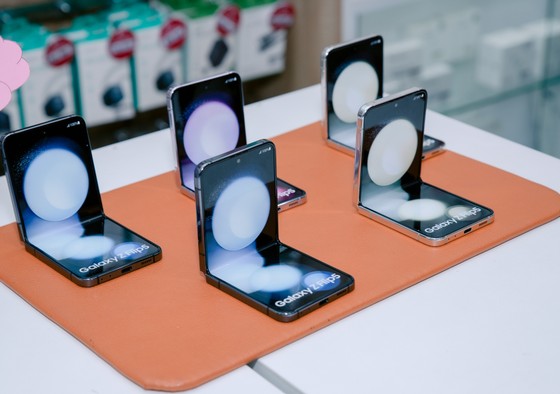 Điện thoại Samsung giảm giá đến 15 triệu đồng