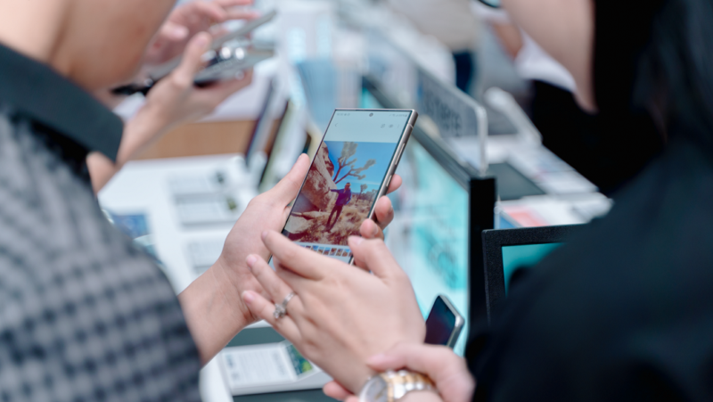 Điện thoại giảm đến 10 triệu, mua là có quà dịp Tết Nguyên đán