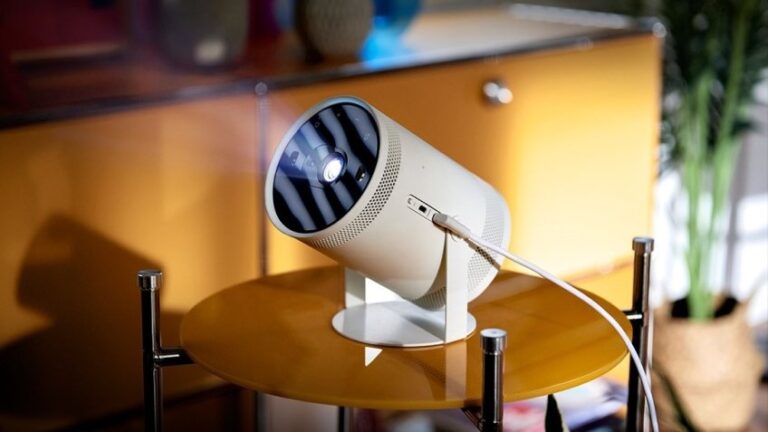 Samsung ra mắt máy chiếu The Freestyle thế hệ 2 tại Việt Nam