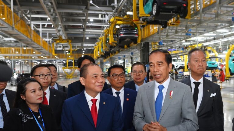 Tổng thống Indonesia thăm tổ hợp nhà máy VinFast
