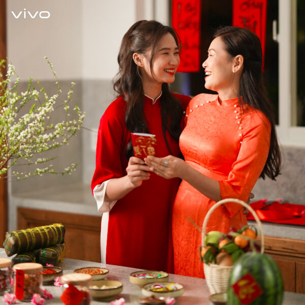 Ngày Tết vô vàn lo âu, chỉ cần có nhau là đủ hạnh phúc đong đầy
