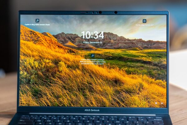 Đánh giá Zenbook 14 OLED hoàn toàn mới, trang bị Intel Core Ultra tích hợp AI