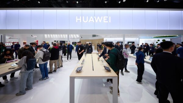 Huawei giới thiệu sản phẩm công nghệ định hướng thời trang cao cấp tại MWC 2024
