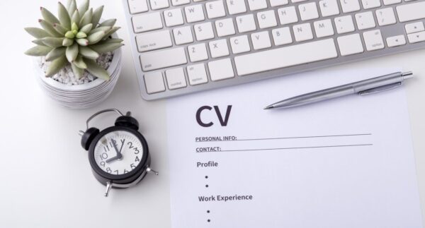 Để có CV xin việc tiếng Anh hấp dẫn, cần biết cách sử dụng động từ