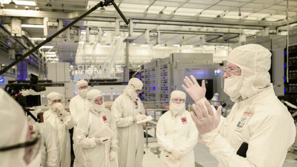 Intel ứng dụng công nghệ High NA EUV vào sản xuất