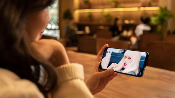 vivo Y100 và OPPO Reno11 F: Đâu là smartphone tầm trung dành cho bạn?