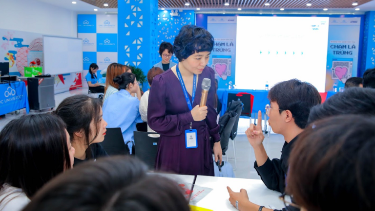 Đại học CMC tổ chức hội thảo “Trải nghiệm khách hàng: Chạm là Trúng”