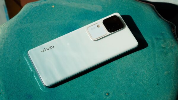 “Nàng thơ” vivo V30 phủ làn sương mai tinh khôi lên đảo ngọc công nghệ