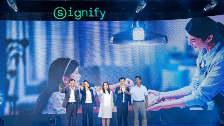 Signify ra mắt loạt sản phẩm thông minh mới nhân kỷ niệm hơn 130 năm với những sáng kiến chiếu sáng