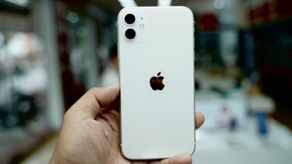 Giá iPhone 11 rẻ chạm đáy, thoải mái dùng thử 7 ngày, đổi - trả hoàn tiền 100%