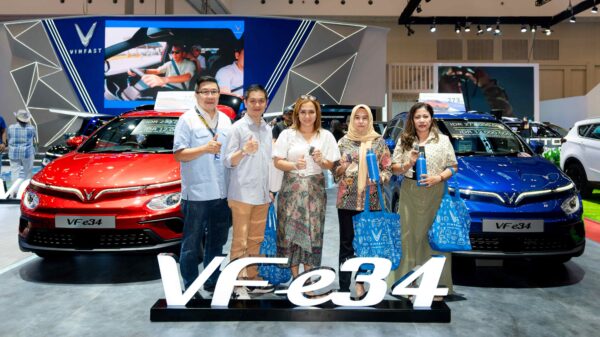 VinFast bàn giao lô SUV điện VF e34 đầu tiên tại Indonesia