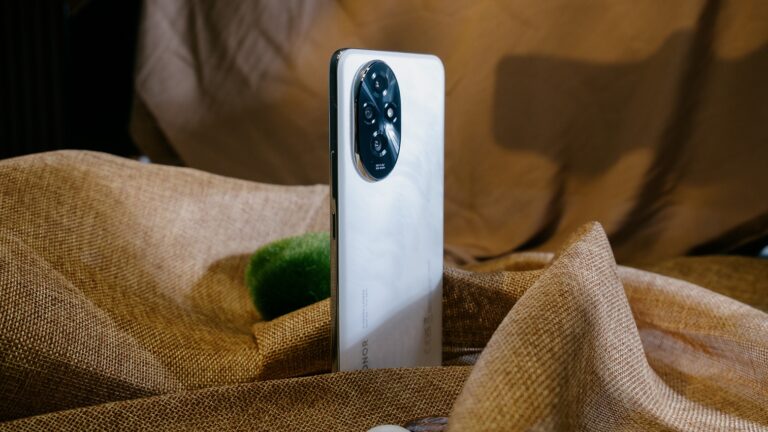 HONOR 200 5G chính thức ra mắt tại Việt Nam, giá từ 12,99 triệu đồng kèm ưu đãi hấp dẫn