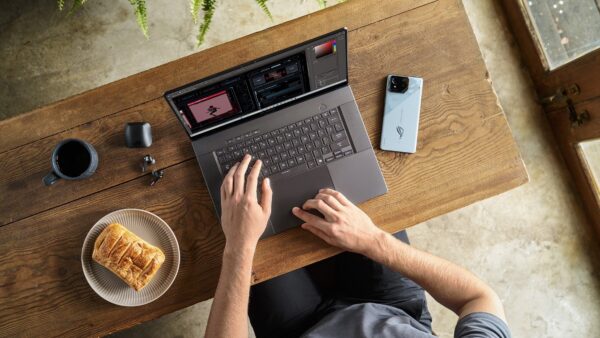 ASUS ROG ra mắt dải laptop gaming AI với bộ xử lý AMD Ryzen™ AI 300 Series đầu tiên tại Việt Nam