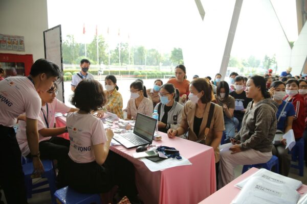 Napas và Mastercard trao 2.010 suất tầm soát ung thư và tổ chức “gian hàng 0 đồng” cho phụ nữ khó khăn