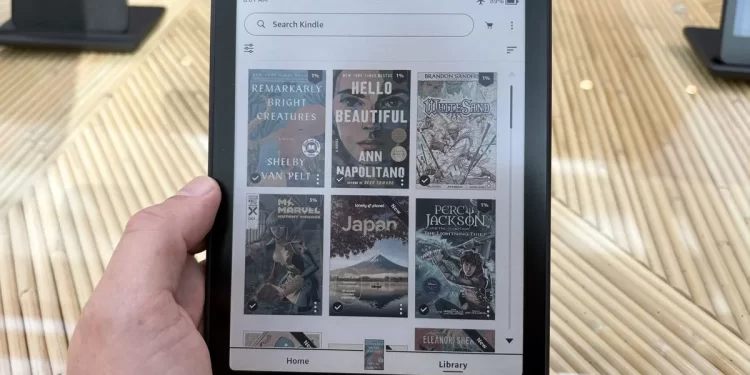 Amazon ra mắt Kindle Colorsoft: máy đọc sách màn hình màu