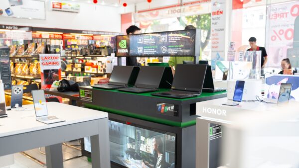FPT Shop khai trương 2 điểm trải nghiệm AI PC cùng với Nvidia