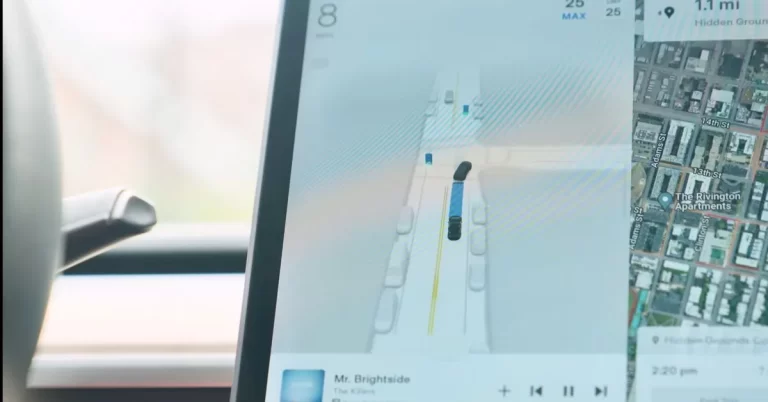 Tesla bị điều tra về chế độ lái tự động do khả năng gây tai nạn