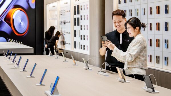 Khai trương cửa hàng bán lẻ Samsung West Lake tại Hà Nội