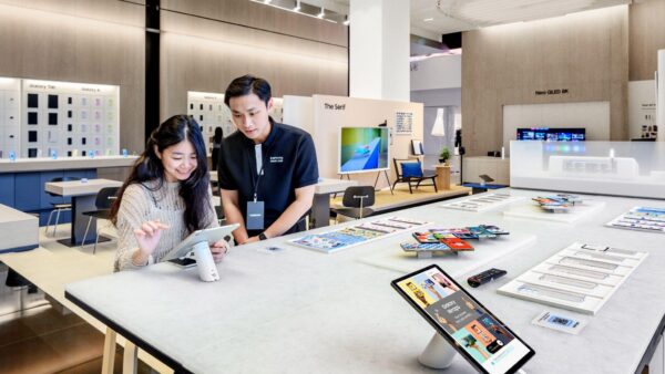 Khai trương cửa hàng bán lẻ Samsung West Lake tại Hà Nội