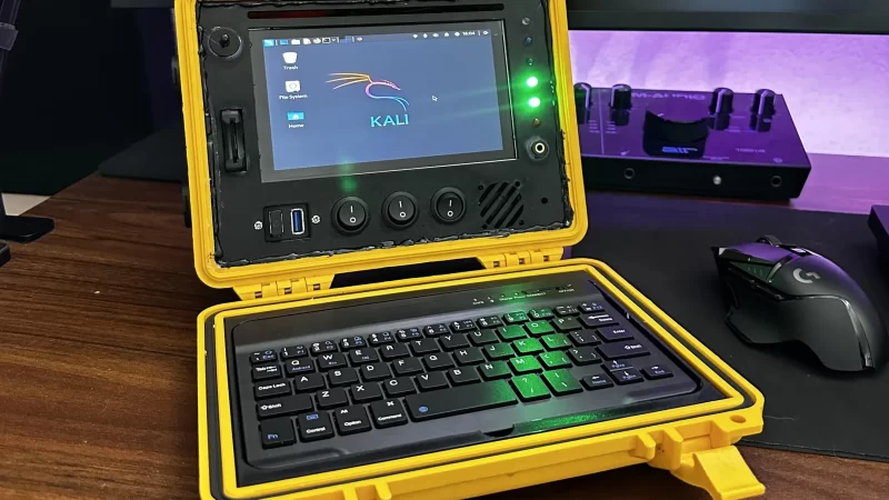 Chiếc laptop Raspberry Pi bền bỉ: Cyberdeck tự làm từ hộp Pelican