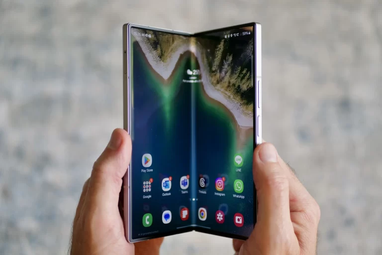 Samsung có thể sẽ tung ra điện thoại gập ba đặc biệt vào năm tới