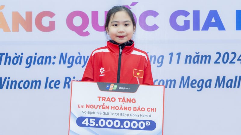 FPT Shop trao thưởng nóng cho vận động viên trượt băng nhí Nguyễn Hoàng Bảo Chi
