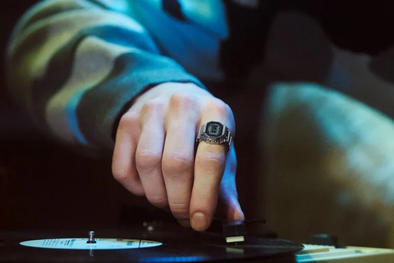 Casio ra mắt chiếc đồng hồ nhẫn dễ thương kỷ niệm 50 năm