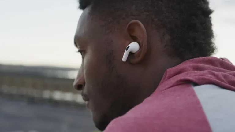 Hướng dẫn tận dụng tính năng tích hợp ChatGPT cùng Siri trên AirPods