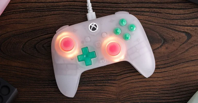 8BitDo ra mắt tay cầm Ultimate Mini cho game thủ nhỏ tuổi