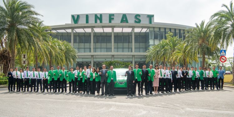 Taxi Mai Linh mua và thuê 3.999 ô tô điện VinFast từ GSM để chuyển đổi xanh