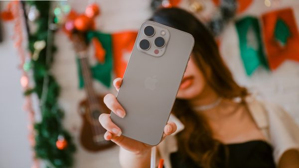 4 chiếc iPhone Pro Max cũ giá hời dịp cuối năm, 15 Pro Max ‘cháy hàng’