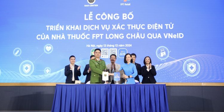 Người dân sắp có thể dùng VNeID để mua thuốc trực tuyến từ FPT Long Châu