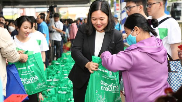 Zalopay cùng các đơn vị triển khai Chương trình trao tặng vé xe cho người lao động TP.HCM về quê ăn Tết