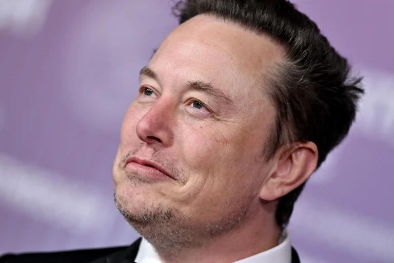 Elon Musk nói rằng dữ liệu đào tạo AI thực tế đã cạn kiệt