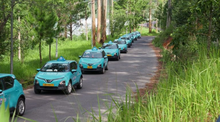 Lado chuyển đổi thành hãng taxi thuần điện