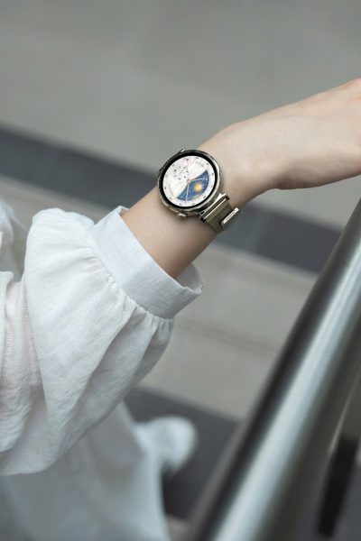 HUAWEI WATCH GT 5 phiên bản dây Milanese sẽ được mở bán tại Việt Nam từ 10/2