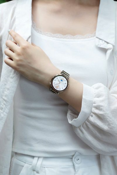 HUAWEI WATCH GT 5 phiên bản dây Milanese sẽ được mở bán tại Việt Nam từ 10/2