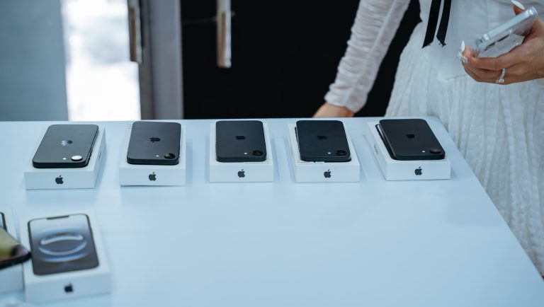 Di Động Việt trả hàng và mở bán chính thức iPhone 16e trên toàn hệ thống