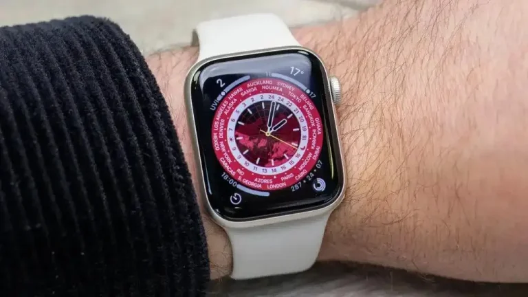 Apple Watch SE có thể không còn tương lai với nhựa