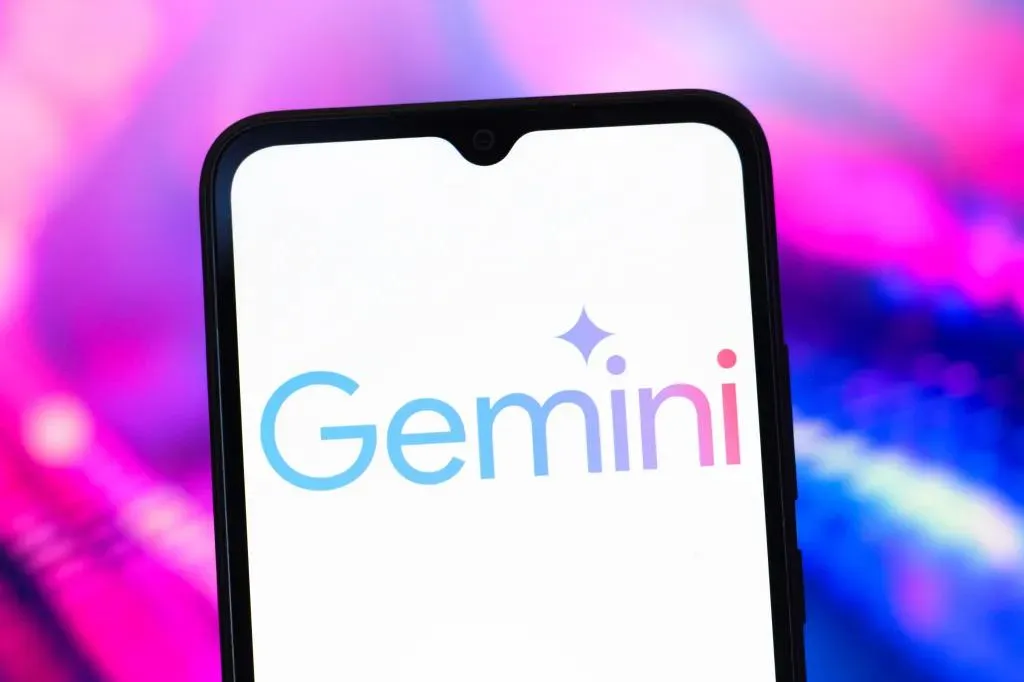 Google Gemini cho phép người dùng iPhone giao tiếp từ màn hình khóa