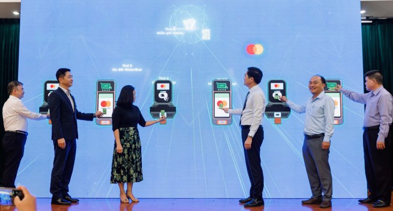 Ra mắt hệ thống thanh toán mở Open loop trên xe buýt và thẻ Sacombank Mastercard MultiPass cho các phương tiện công cộng