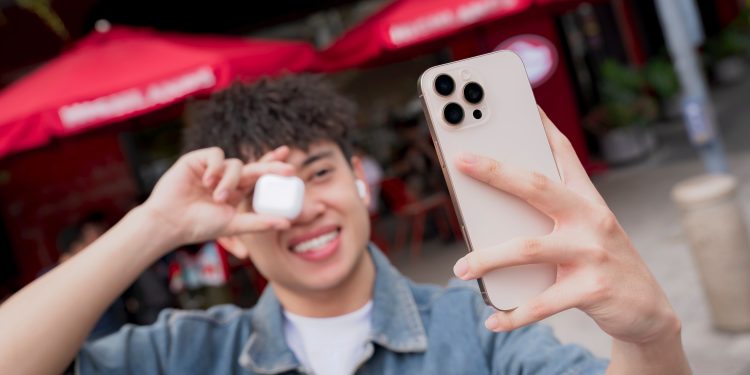 Loạt thiết bị công nghệ giảm sốc dịp 5/5: iPhone 16 Pro Max giảm mạnh, phụ kiện từ 55 nghìn đồng, mua đồng hồ tặng loa
