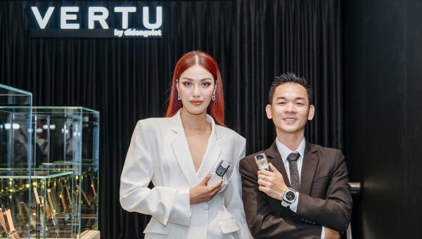 Siêu mẫu Lan Khuê là đại sứ thương hiệu điện thoại Vertu tại Việt Nam