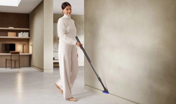 Dyson ra mắt máy hút bụi Dyson Pencilvac với đường kính thân máy chỉ dày 38mm